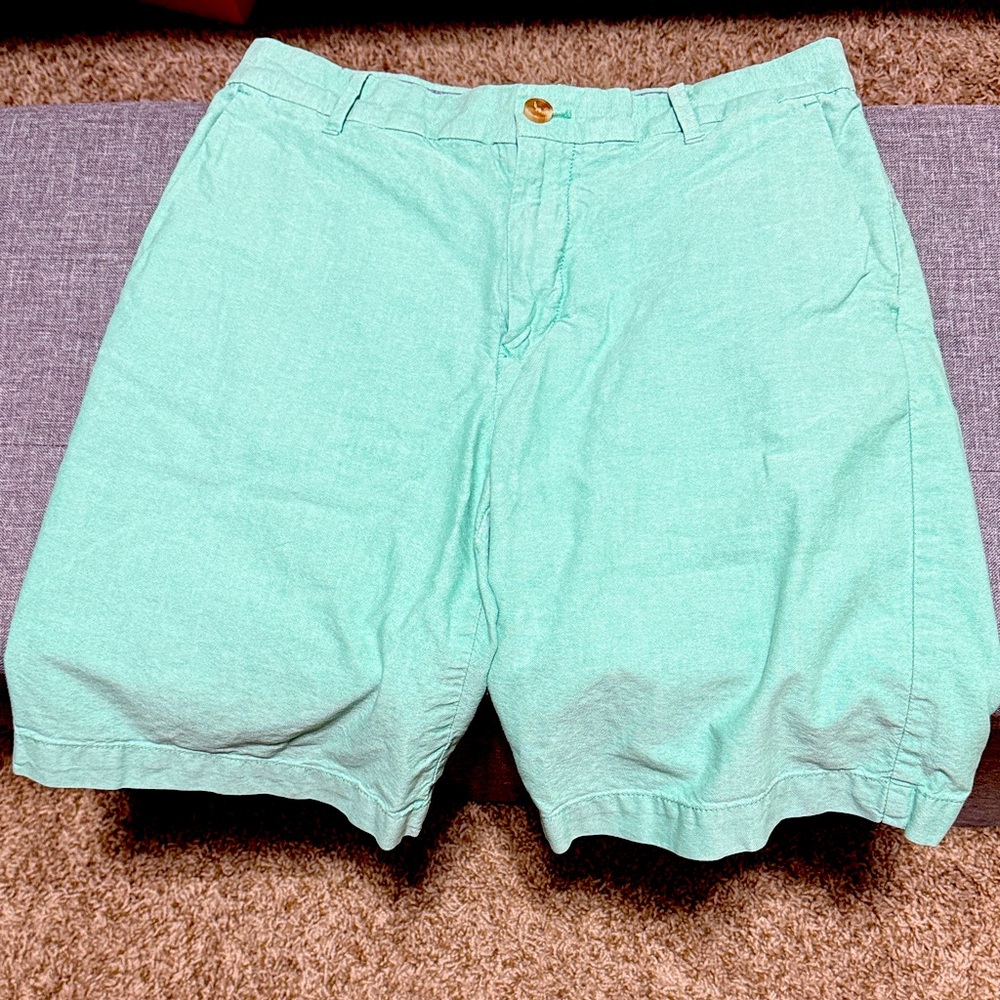 Izod Light Green Men's Flat Front Shorts